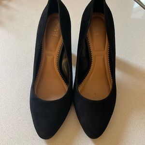 Vince Camuto black Suede 7.5